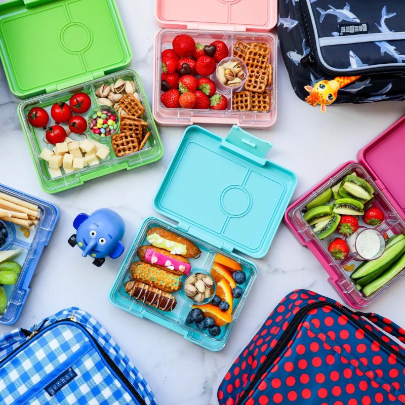 https://cdn.seguno.com/3fdfe3c6f46e4befa46c651047e5c9b5/images/YumboxSnackMistyAquaLifestyle2-1665496031698.jpg